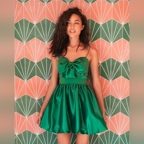 Mac Duggal Dresses & Skirts - NWT! Ieena for Mac Duggal,Bow Front Bubble Hem Mini Dress, Green , Size 6